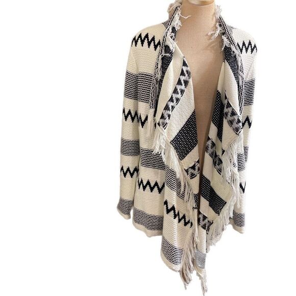 NWT Blackletter Anthropologie Aztec Black White Cardigan Sweater Size Medium New - Picture 4 of 10